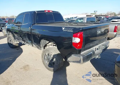 2017 Toyota Tundra Sr5 4.6L V8 z USA, uszkodzony, nr VIN 5TFRM5F12HX116750